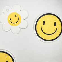 Load image into Gallery viewer, Smiley & Daisy Cellulose Pop-Up Sponges – Cute Plastic-Free Cleaning Essentials