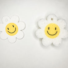 Load image into Gallery viewer, Smiley & Daisy Cellulose Pop-Up Sponges – Cute Plastic-Free Cleaning Essentials
