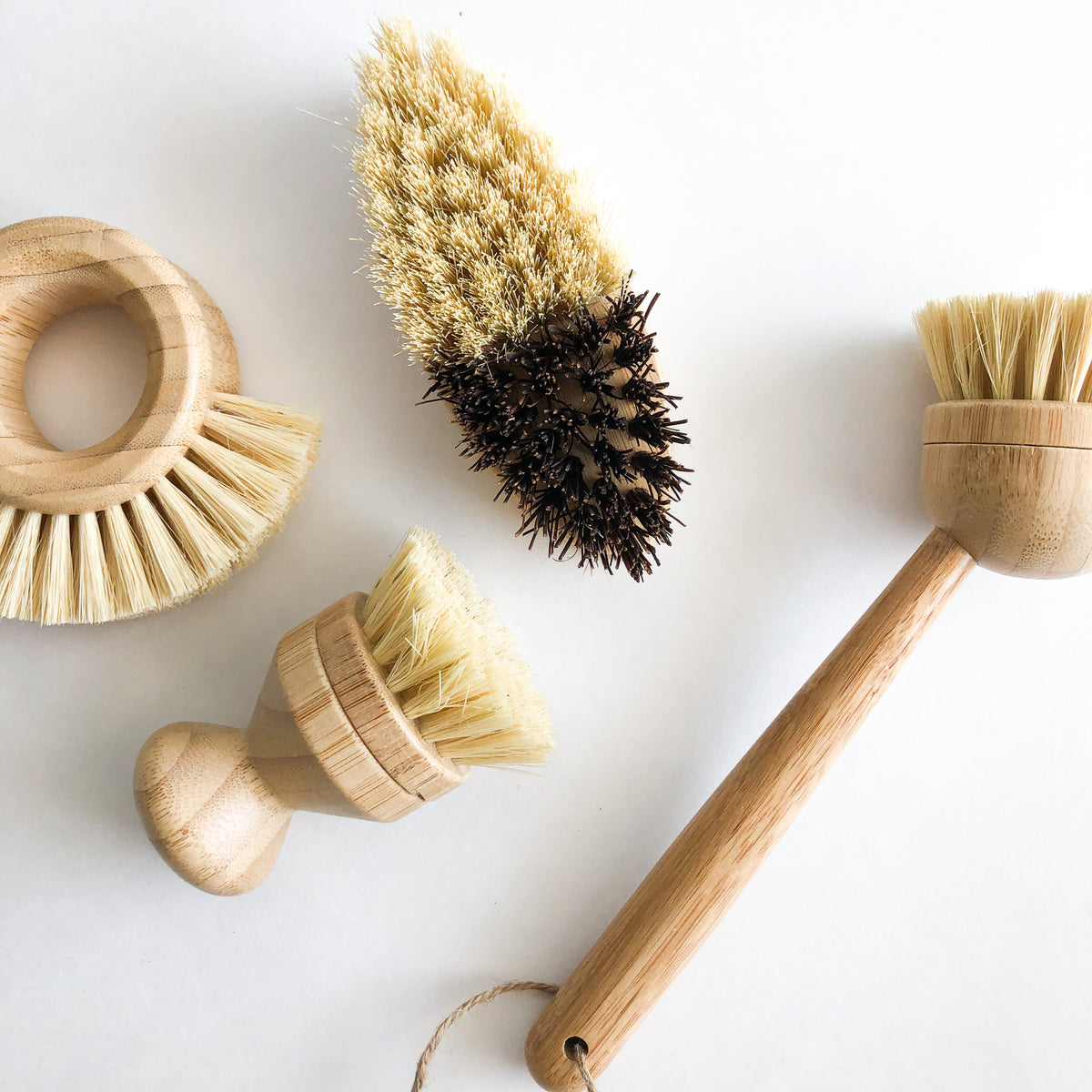 Eco-Friendly Bamboo and Sisal Scrub Brush for Kitchen Cleaning – pocoro